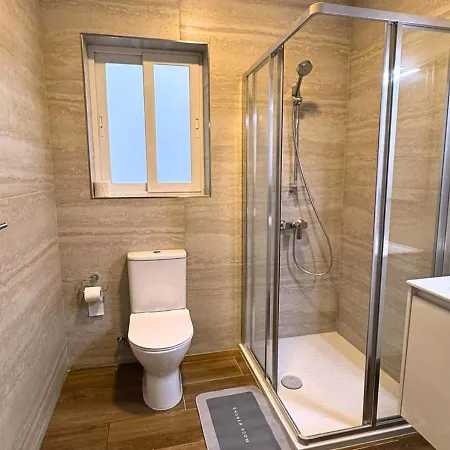 Lejlighed New 3br Apt-ac-wi-fi-kitchen 4 Mins Away From Airport Gudja