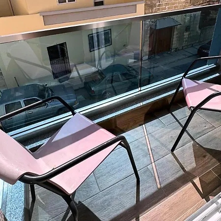 New 3br Apt-ac-wi-fi-kitchen 4 Mins Away From Airport דירה Gudja