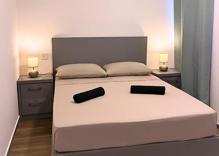 Διαμέρισμα New 3br Apt-ac-wi-fi-kitchen 4 Mins Away From Airport *