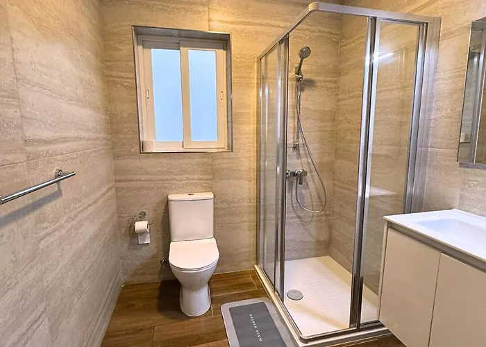 Διαμέρισμα New 3br Apt-ac-wi-fi-kitchen 4 Mins Away From Airport Gudja