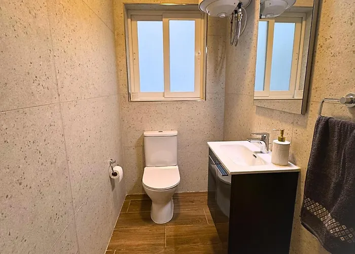 Διαμέρισμα New 3br Apt-ac-wi-fi-kitchen 4 Mins Away From Airport Gudja