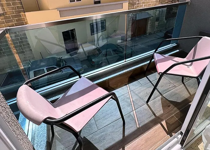 New 3br Apt-ac-wi-fi-kitchen 4 Mins Away From Airport Apartament Gudja